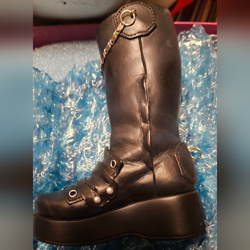 Just The Right Shoe By Raine